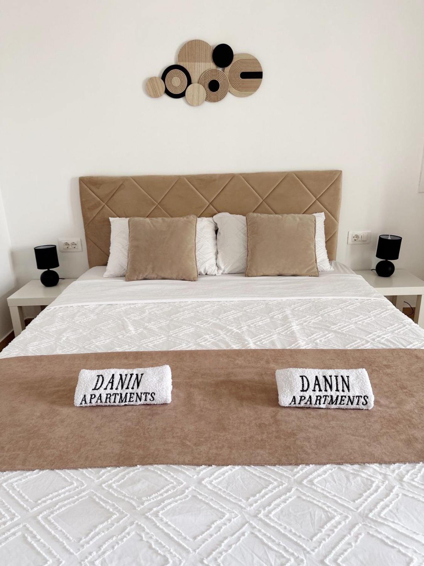 Danin Apartmani Bar Eksteriør bilde